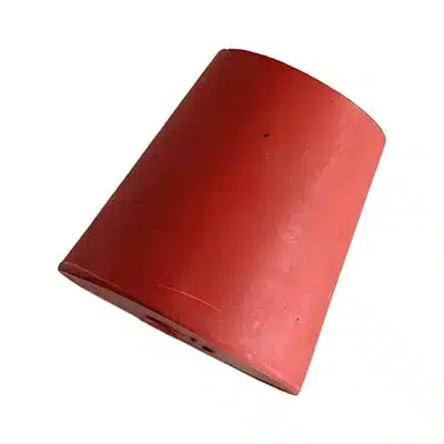 Un tappo industriale in gomma rossa